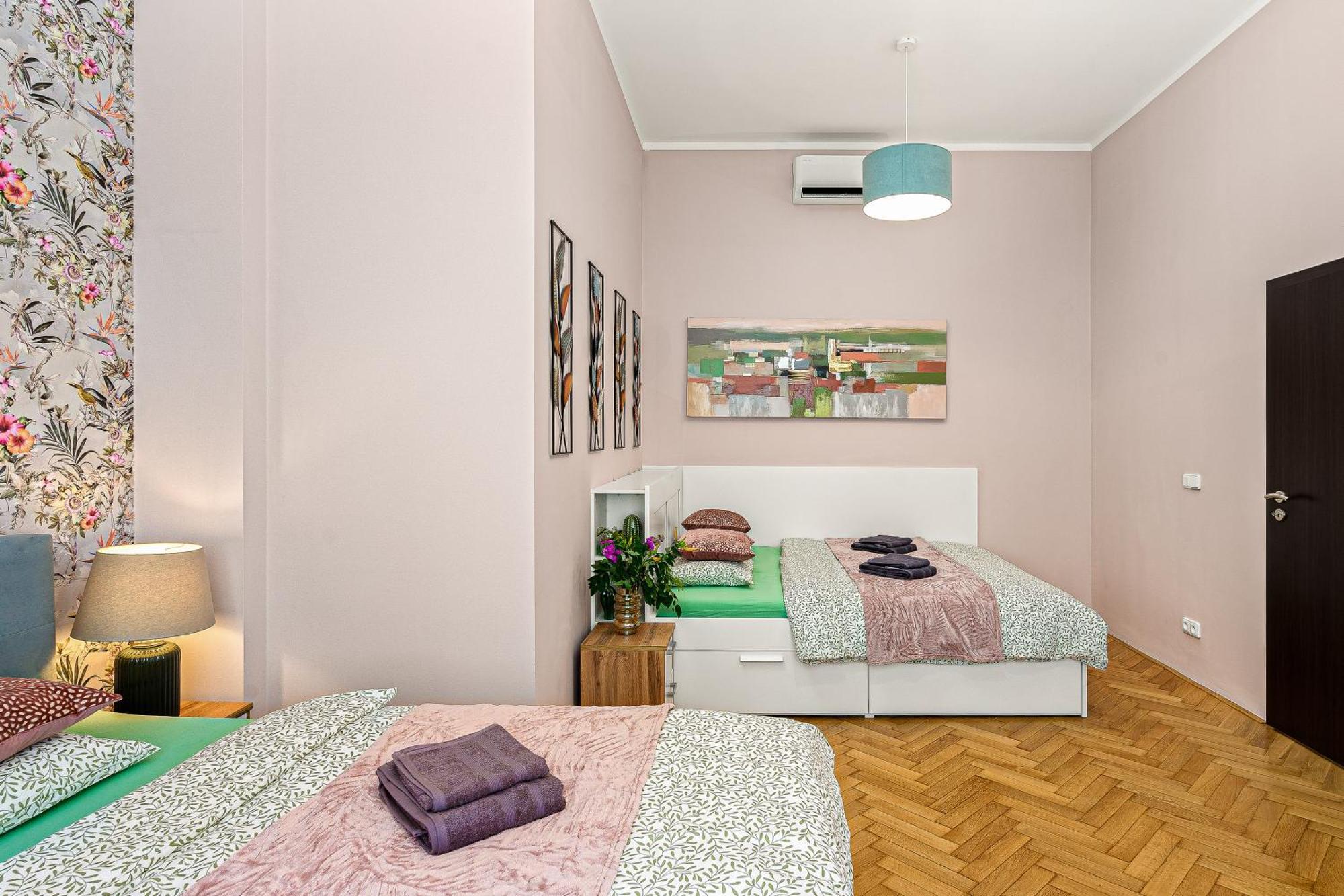 Oasis Apartments At Charles Square Prag Eksteriør billede